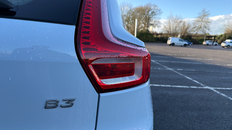 Volvo XC40 2.0 B3P Plus Dark 5dr Auto Petrol Estate